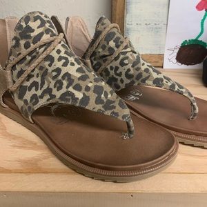 Women’s sandals
